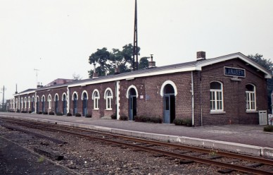 Lanaken - SNCB K04464-05 (3).jpg